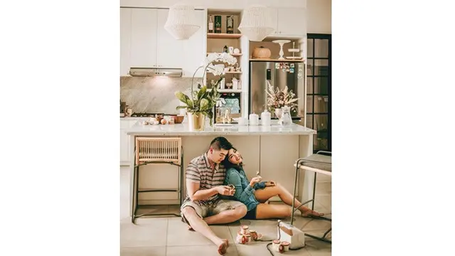 6 Potret Dapur Rumah Chef Arnold, Tampak Mewah dan Elegan