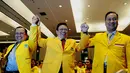 Priyo Budi Santoso, Agung Laksono dan Agus Gumiwang mengangkat tangan saat Munas ke-IX Partai Golkar, Jakarta, Sabtu (6/12/2014). (Liputan6.com/Andrian M Tunay)