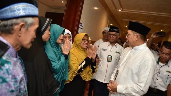 Menteri Agama Lukman Hakim Saifuddin menyapa jemaah calon haji Indonesia. (MCH Indonesia)