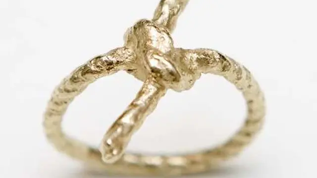 Desainnya Unik, Ini 7 Potret Inspirasi Cincin Pernikahan yang Anti-Mainstream