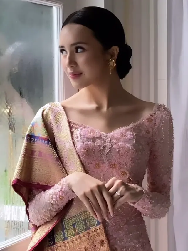 Beby Tsabina Resmi Dilamar Rizki Natakusumah di momen Hari Kartini