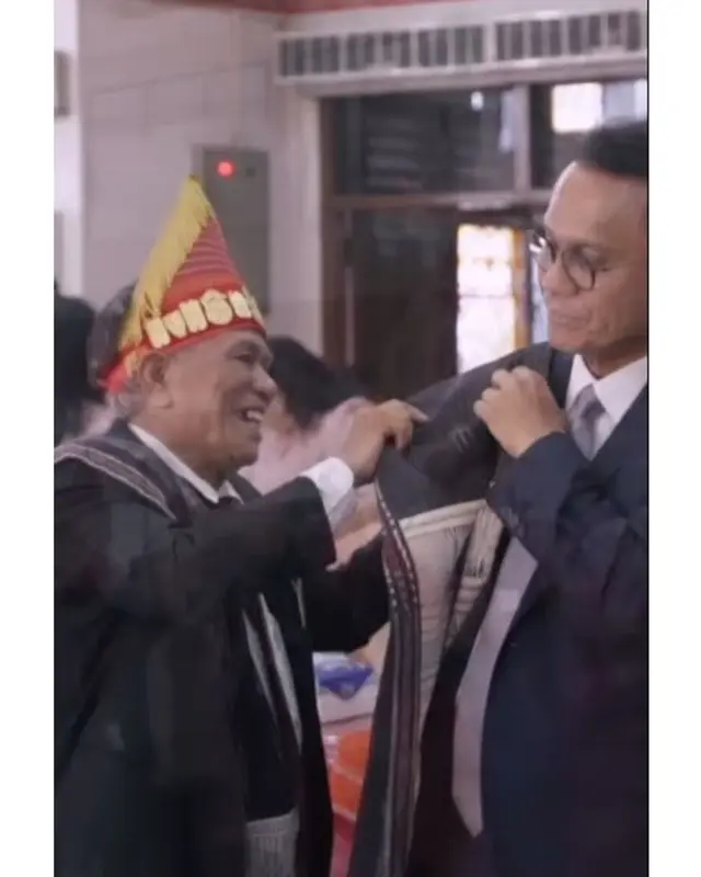 17 tahun cerai tetep akur tak ada drama, 7 momen Yuni Shara dampingi Henry Siahaan di acara keluarga