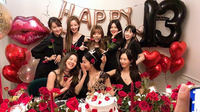6 Potret Manis Reuni Snsd Rayakan Ultah Tiffany Sekaligus Hari Jadi Ke 13 Showbiz Liputan6 Com