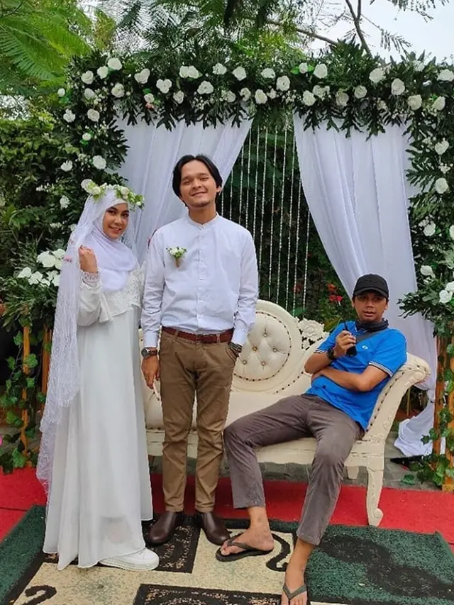 6 Potret Annisa Rahma Syuting Bareng Suami, Kompak Pakai Seragam SMA