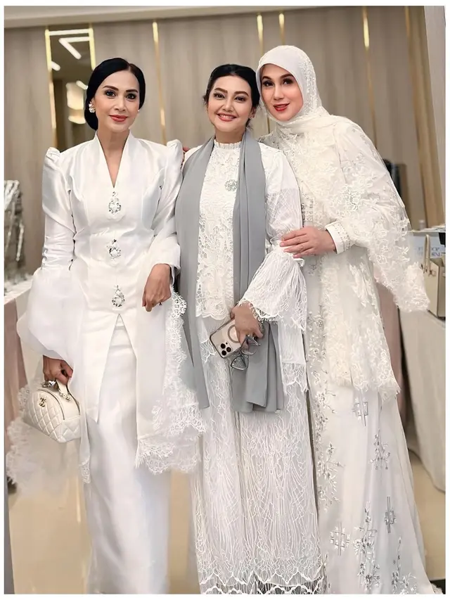 6 Potret Bella Saphira, Diah Permatasari dan Marini Zumarnis di Acara Pengajian