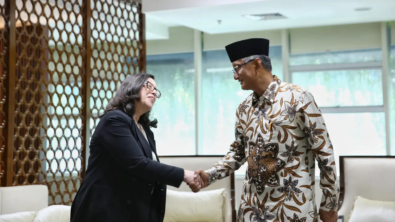 Menteri Pekerjaan Umum (PU) Dody Hanggodo bertemu dengan World Bank Country Director untuk Indonesia dan Timor Leste, Carolyn Turk. (Foto: Kementerian PU)