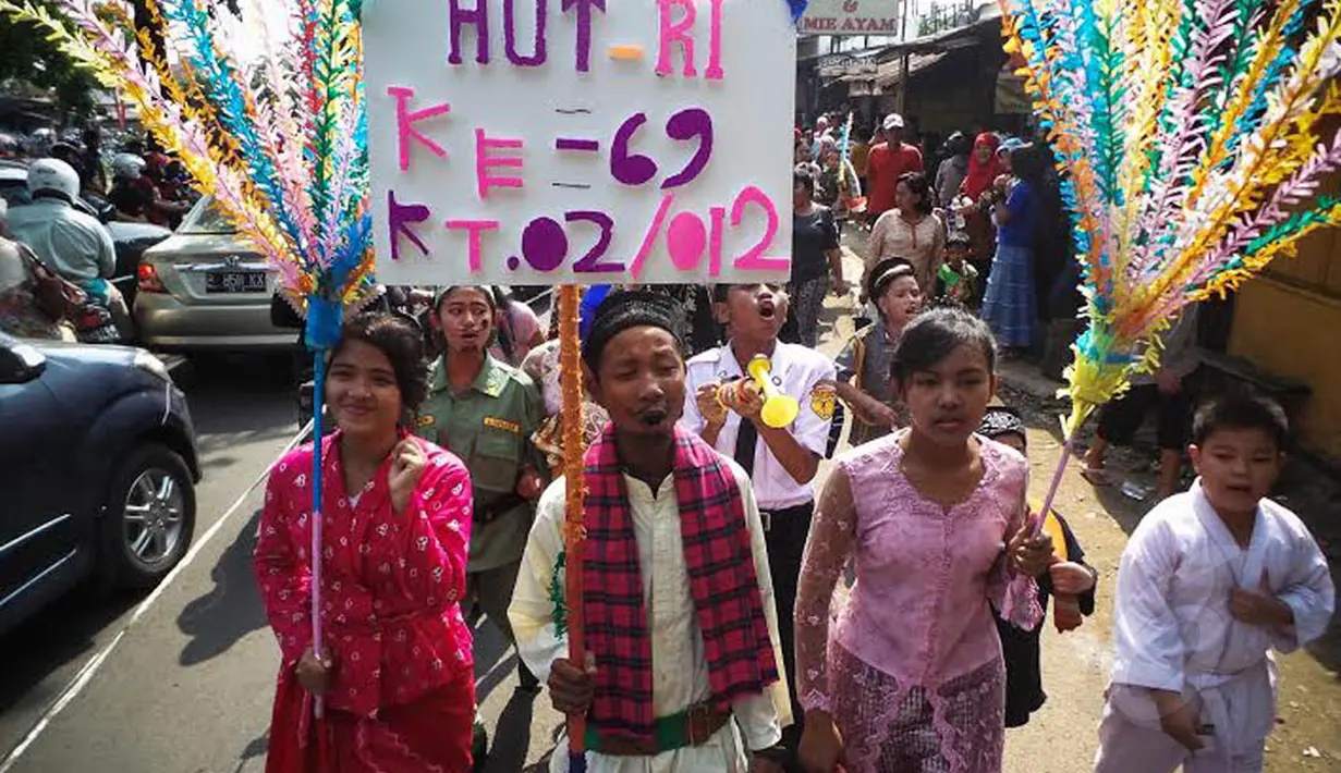 Tak hanya orang dewasa, anak-anak pun ikut ambil bagian dalam pawai yang menyusuri rute Jalan Kalimalang, Jakarta Timur (Liputan6.com/Faizal Fanani)