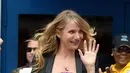 Bertambahnya usia seolah tak memudarkan pesona Cameron Diaz. Di usianya yang 43 tahun, aura kecantikan bintang film Charlie Angle’s ini masih terpancar saat dia berpose di depan kamera. (GUSTAVO CABALLERO/GETTY IMAGES NORTH AMERICA/AFP)