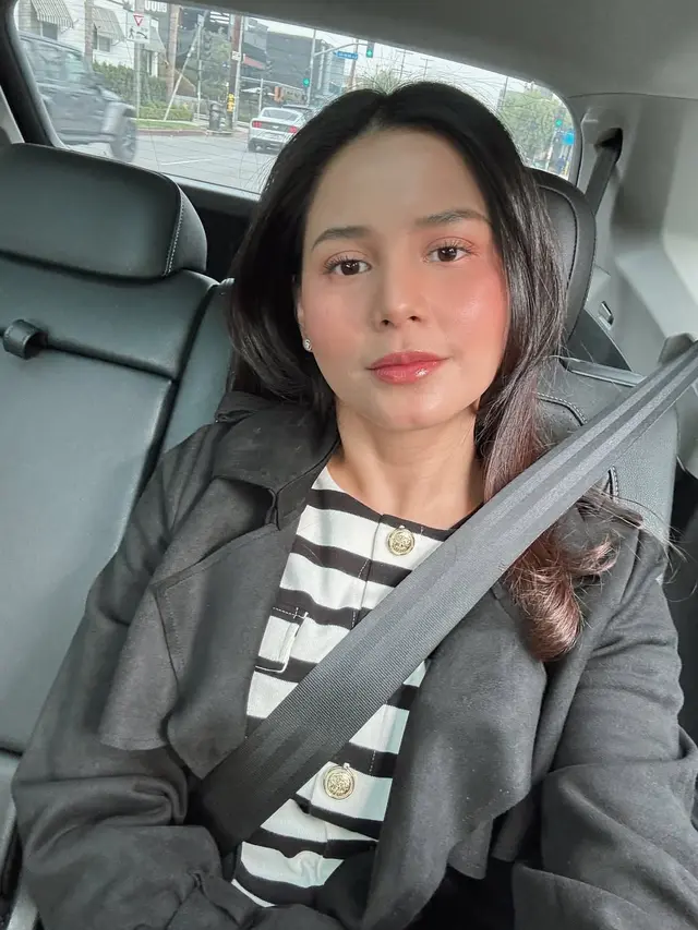 6 Potret Yunita Siregar yang Baru Dilamar, Sosok Kekasih Masih Dirahasiakan