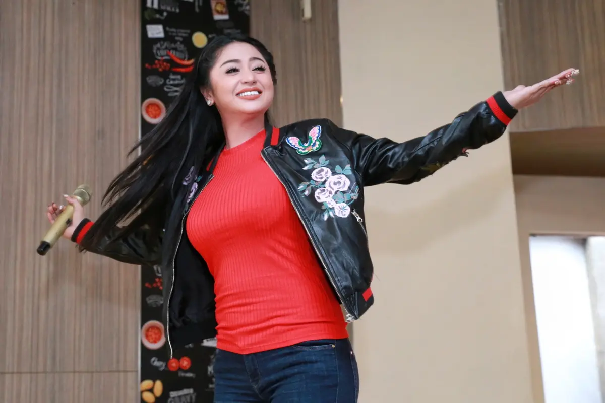 [Bintang] Dewi Perssik