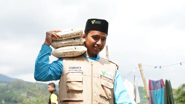 Zakat fitrah merupakan kewajiban bagi setiap Muslim yang mampu dan harus ditunaikan sebelum pelaksanaan salat Idulfitri. (Dok Dompet Dhuafa)