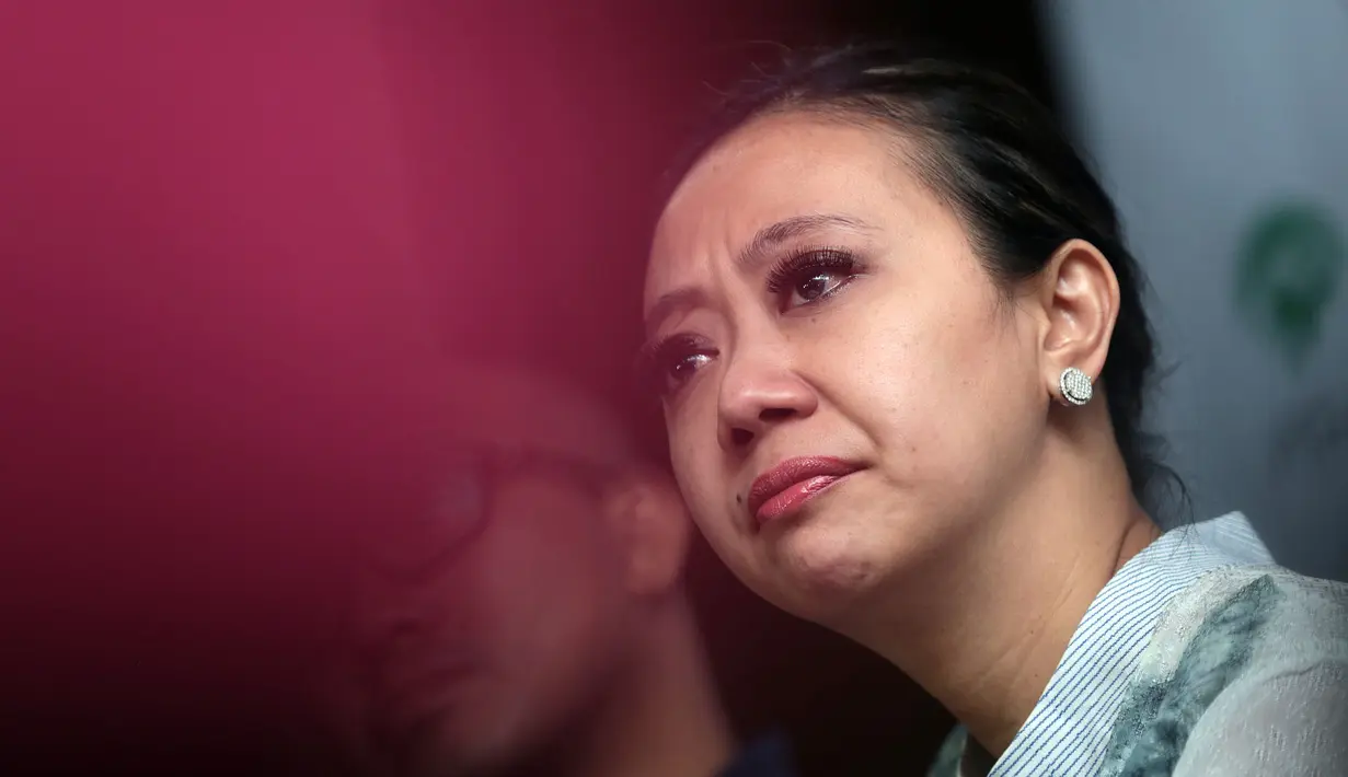 "Yang jelas sih dia pulang masih dengan selang. Kita juga kasih asupan dari oral dan dari selang  gitu selama dia masih belajar untuk menghisap cepat. Karena kemarin sempat delay. Karena sariawannya," tuturnya. (Deki Prayoga/Bintang.com)