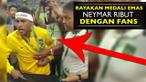 Video Neymar pemain tim nasional Brasil saat merayakan kemenangan raih medali emas, Neymar ribut dengan Fans.