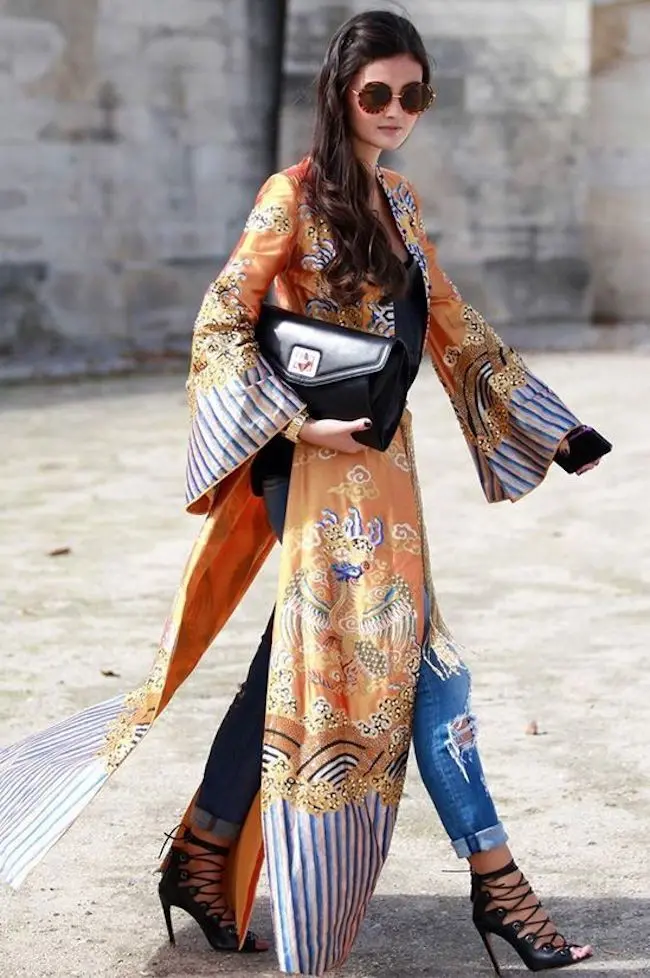 Padu padan busana dengan sentuhan batik. (sumber foto: lookandfashion.hola.com/pinterest)