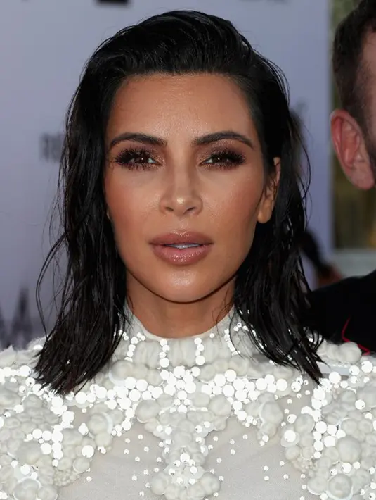 Kim Kardashian dan Kanye West juga sempat diterpa kabar tak sedap. Hubungan rumah tangga mereka pernah disebut akan segera berakhir. Namun sampai sekarang ini hubungan mereka masih baik-baik saja. (AFP/Bintang.com)