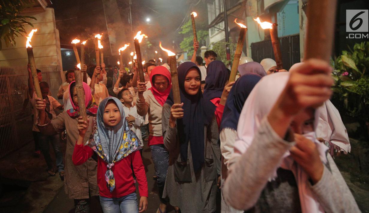 PHOTO Kemeriahan Pawai Obor Sambut Tahun Baru Islam 1439 H News