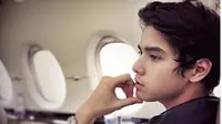 Gaya Al Ghazali Saat Naik Jet Pribadi Liburan Bersama Keluarga dan Sahabat (sumber:Instagram/@alghazali7)