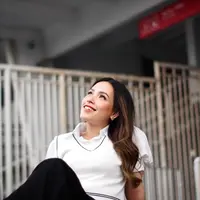 Pendeta Gideon Simanjuntak membenarkan pasutri Lady Nayoan dan Rendy Kjaernett telah menjalani pengukuhan pernikahan di gereja. Resmi batal cerai. (Foto: Dok. Instagram @ladynayoan)