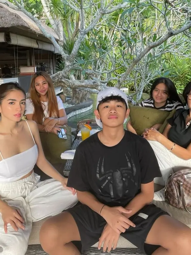 Kebersamaan Angel Karamoy dengan Keluarga (Instagram/@realangelkaramoy)