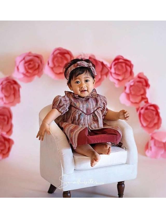 6 Potret Menggemaskan Sedah Mirah, Cucu Perempuan Jokowi