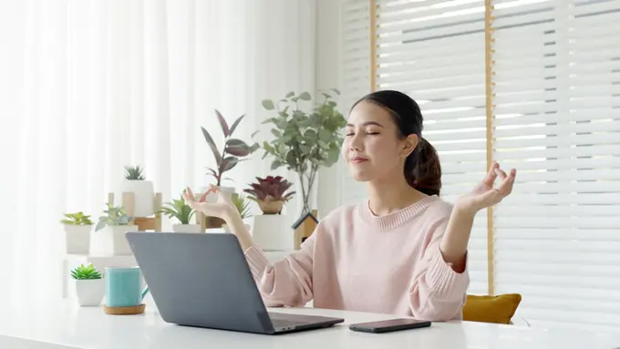 perempuan dan tenang diri