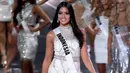 Puteri Indonesia 2015 Anindya Kusuma Putri dalam balutan dress bernuansa putih dan silver pada ajang Miss Universe 2015 di The AXIS Las Vegas, AS, Minggu (20/12). Kontestan asal Indonesia itu berhasil masuk ke-15 besar. (Ethan Miller/Getty Images/AFP)