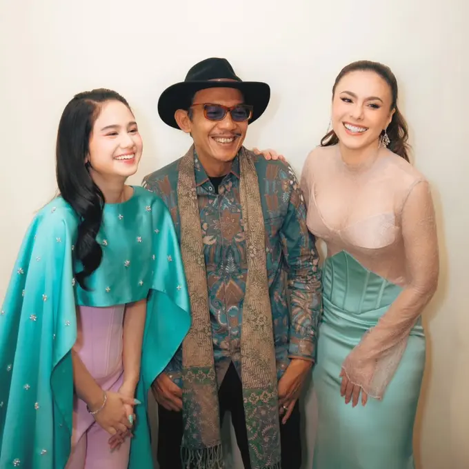 Beda Gaya ala Mertua dan Menantu Wulan Guritno dan Tissa Biani Kenakan Korset di Premiere Film Terbaru