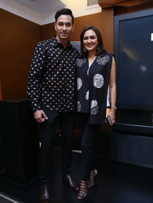 Donna Agnesia dan Darius Sinatrhya