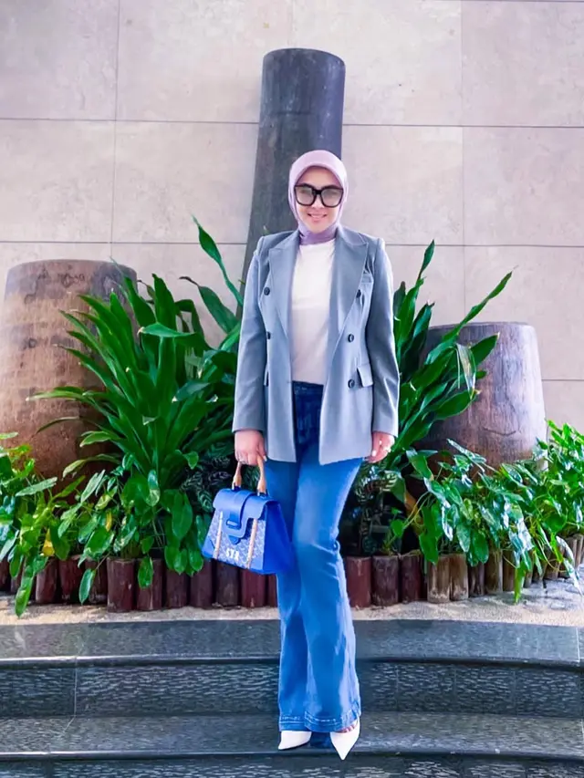 7 Outfit Padu Padan Jeans Ala Syahrini, Inspirasi Tampil Glamor (Foto: Instagram/@princessyahrini)