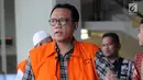 Mantan anggota DPRD Sumatera Utara Fadly Nurzal usai menandatangani berkas perpanjangan penahanan di Gedung KPK, Jakarta, Jumat (24/8). Fadly diduga menerima suap dari mantan gubernur Sumut Gatot Pujo Nugroho. (Merdeka.com/Dwi Narwoko)