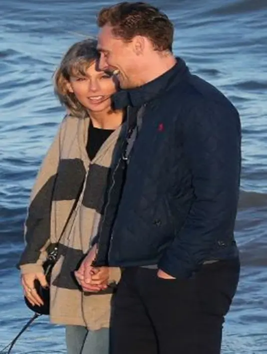 Taylor Swift pun tak bisa menahan rasa gugup yang terpancar dari raut wajahnya yang cantik. (dailymail/Bintang.com)