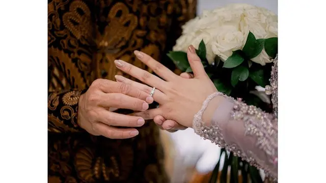 6 Momen Lamaran Andik Vermansah dan Silvia Anggun, Tebar Senyum Bahagia