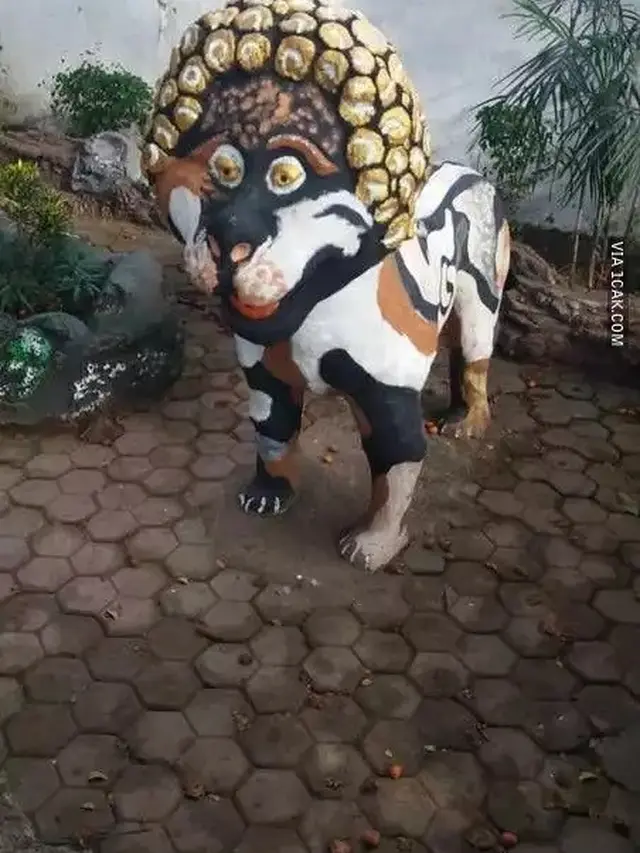 6 Patung di Desa Ini Absurd Banget, Bentuknya Bikin Enggak Habis Pikir