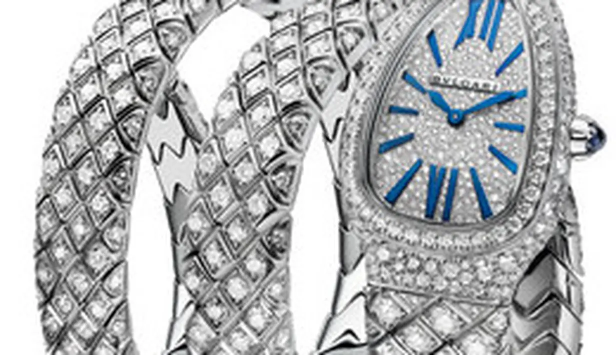 Anggota Blackpink ini juga mengenakan Jam tangan High Jewelry Serpenti Spiga dengan desain double-spiral dalam balutan emas putih 18 karat, dihiasi berlian pada bagian case, dial, dan bracelet. [Dok. Bvlgari]