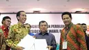 Usai Rapat rekapitulasi suara nasional, KPU memberikan Jokowi dan JK surat bukti kemenangan, Jakarta, Selasa (22/07/2014) (Liputan6.com/Faizal Fanani)
