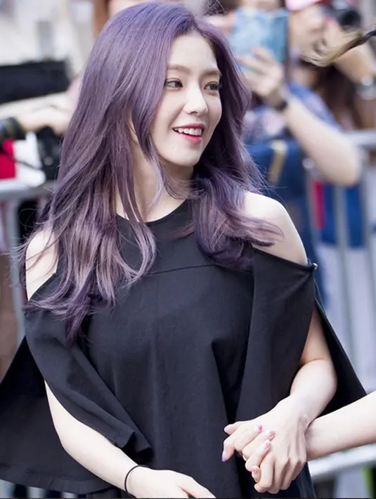 Saat diminta bercerita soal rekan kerjanya Park Bo Gum, menurut Irene, Park Bo Gum memiliki caranya sendiri saat memandang orang lain. (Instagram/Ireneredvelvet)