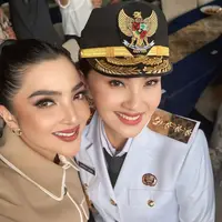 Diketahui memiliki kedekatan dengan keluarga Benny Laos, pasangan Anang Hermansyah dan Ashanty baru-baru ini turut menghadiri acara syukuran pelantikan Sherly Tjoanda Laos sebagai Gubernur Maluku Utara. [@ashanty_ash].