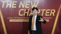 Shin Tae-yong saat diperkenalkan sebagai pelatih kepala Persija yang baru di Jakarta International Stadium, Senin (8/6/2026) siang WIB. (Bola.com/M Iqbal Ichsan)