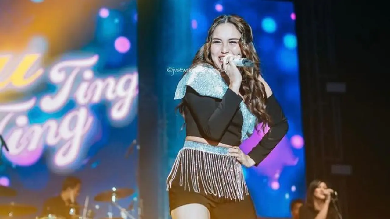 Potret Cetar Ayu Ting Ting Duplikasi Gaya Jennie BLACKPINK saat Manggung Curi Atensi