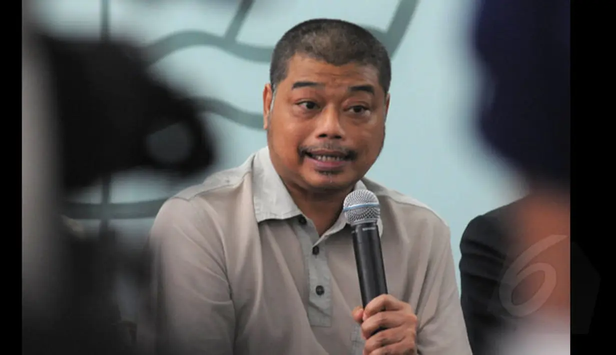 Romo A Benny Susetyo memberikan pernyataan seputar penunjukan Komjen Budi Gunawan sebagai Kapolri oleh Presiden Joko Widodo di gedung PGI Jakarta, Sabtu (17/1/2015). (Liputan6.com/Herman Zakharia)
