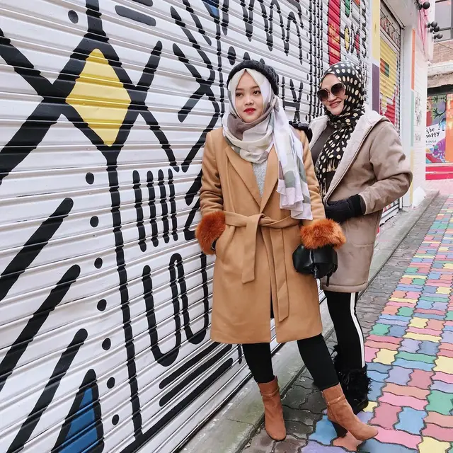 Syok Sampai Masuk Rumah Sakit, Ini 6 Potret Kebersamaan Putri Delina dan Ibunda