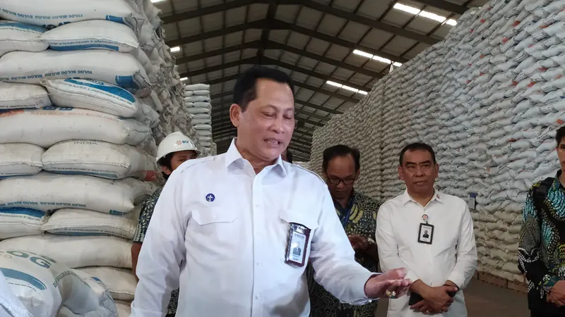 Direktur Utama Bulog Budi Waseso mengunjungi Gudang di Kelapa Gading