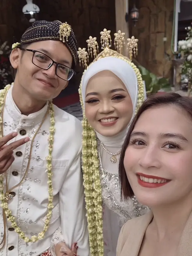 Makeup Prilly Latuconsina di Pernikahan Fansnya di Jogja. [@prillylatuconsina96]