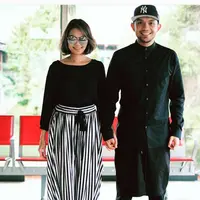 Dari beberapa foto, Rina berkumpul dengan keluarga besar kekasihnya, penyanyi asal Brunei Darussalam tersebut.  (Instagram/@rinanose16)