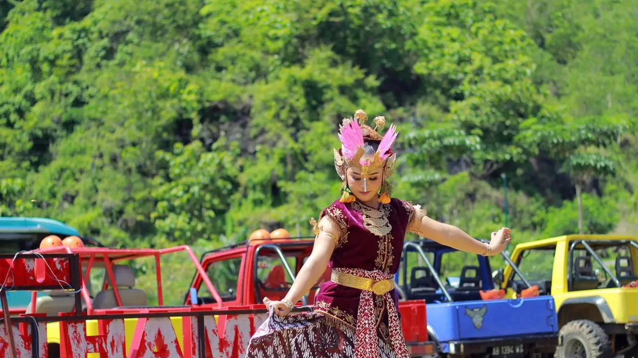 Penampilan tarian selamat datang di Desa Wisata Tepus, Gunungkidul, Yogyakarta. (