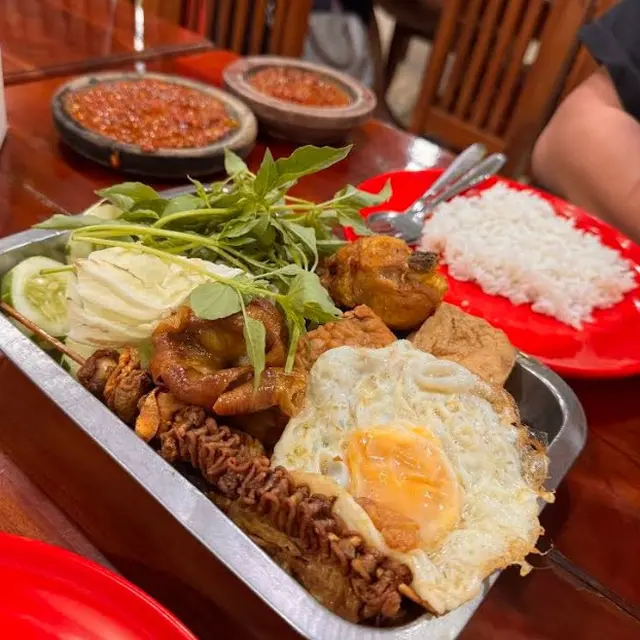 Rekomendasi Tempat Makan yang Buka 24 Jam di Surabaya