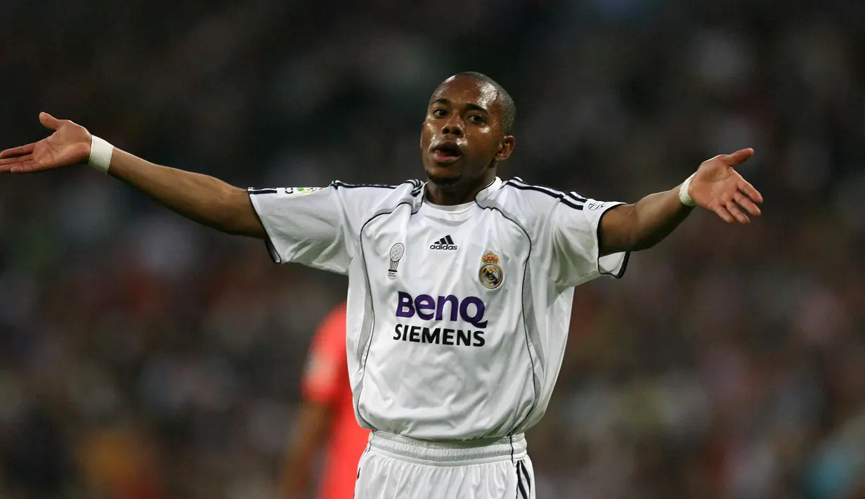 Robinho saat berseragam Real Madrid pada pertandingan melawan Sevilla di stadion Santiago Bernabeu di Madrid pada 6 Mei 2017. Robinho dianggap bersalah dalam kasus pemerkosaan empat tahun silam. (AFP Photo/Pierre-Philippe Marcou)