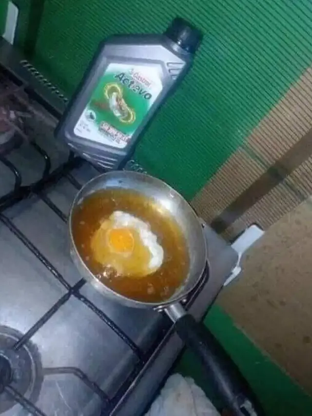 7 Cara Nyeleneh Orang Masak Telur, Ada yang Ngirit Banget