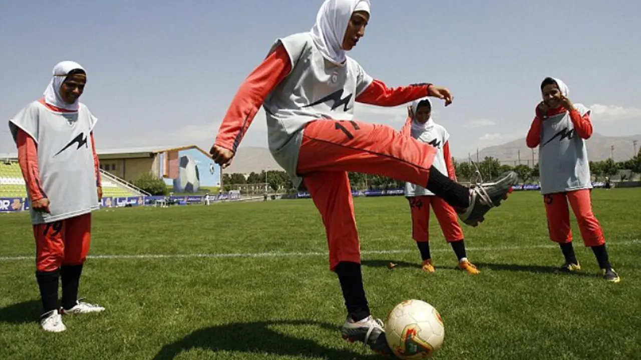 [Bintang] Pemain sepak bola wanita Iran