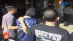 Modus yang digunakan pelaku adalah dengan berpura-pura sebagai penumpang.